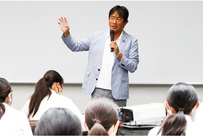 【2023 年7⽉7⽇】愛知県⽴知⽴東⾼等学校の⽣徒が「SDGs バスツアー」で当社を訪れました