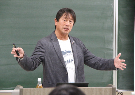 【2024年1月25日】岐阜大学 社会システム学環の講義において 当社の取締役専務執行役員の田中信康が講演をおこないました